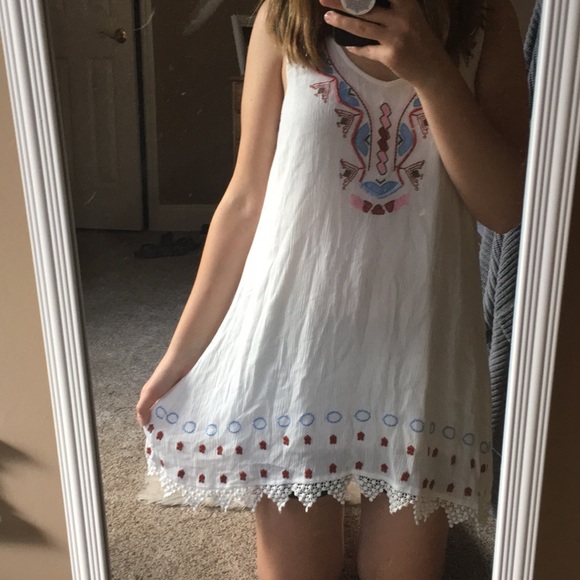 Alatar’d State Embroidered Tunic - Picture 6 of 6